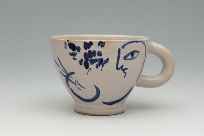 Service de mariage d’Ida Chagall : tasse 13 : Profil de peintre, 1951, Céramique de Marc Chagall