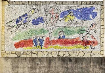 The Green River, La Fontette school, Saint-Paul-de-Vence, 1985 - 1986, Mosaic by Marc Chagall