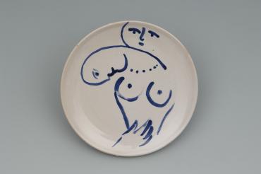 Ida Chagall’s wedding service: saucer 3: Lovers Embracing, 1951, Ceramic by Marc Chagall