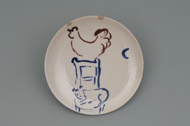 Service de mariage d’Ida Chagall : petite assiette 11 : Chat et coq sur chaise, 1951, Céramique de Marc Chagall
