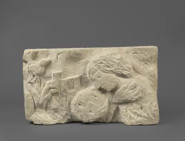 Amoureux au village avec coq et Couple allongé, <i>circa</i> 1969, Sculpture de Marc Chagall
