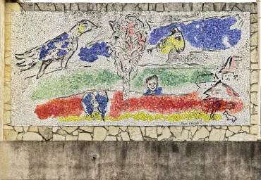 The Green River, La Fontette school, Saint-Paul-de-Vence, 1985 - 1986, Mosaic by Marc Chagall