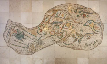 Pavement 10 pour le hall d'entrée de la Knesset, Jérusalem : Oiseaux et colonnes, 1964 - 1966, Mosaïque de Marc Chagall